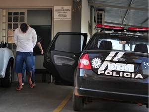 Preso sábado, Evandro diz que só falará com uso de detector de mentiras