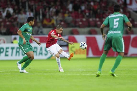 Maduro e com oxigênio, Alex comanda goleada do Inter - foto 3