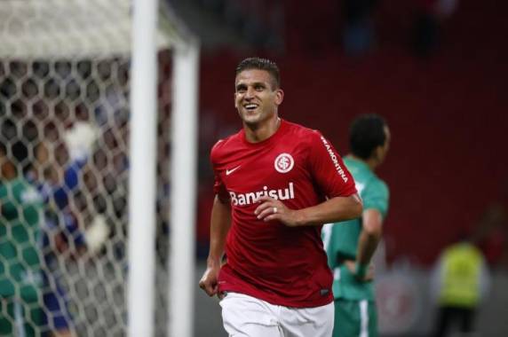 Maduro e com oxigênio, Alex comanda goleada do Inter - foto 2