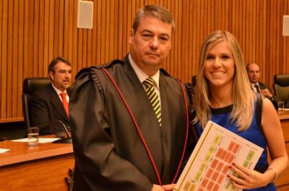A promotora de Justiça Dinamárcia Maciel de Oliveira está promovida para a Comarca de São Luiz Gonzaga 

desde 18 de março 
