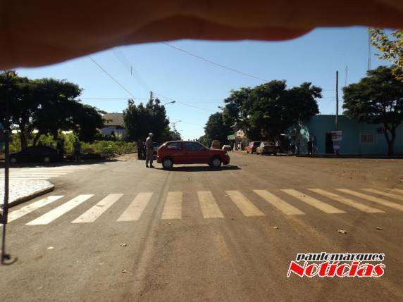 Acidente envolveu três veículos no centro de Alegria - foto 3