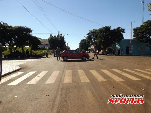 Acidente envolveu três veículos no centro de Alegria - foto 2