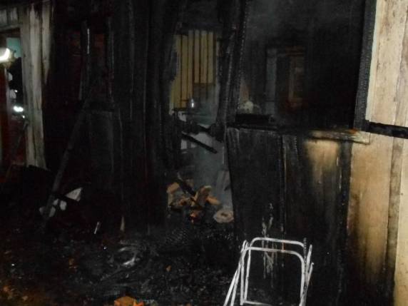Homem é assassinado e casa do
autor do homicídio é incendiada - foto 3