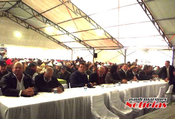Grande público assistiu a palestra com Ademar Schardong na
EXPOTERNEIRA - foto 2