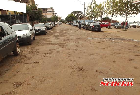 Colisão envolve dois automóveis no centro de Três de
Maio, uma mulher ficou ferida - foto 3