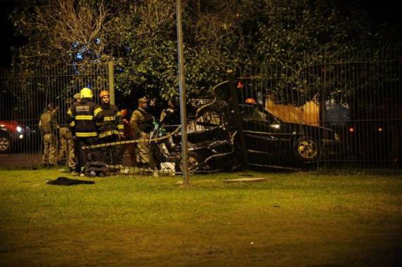 Jovem
morre em acidente na Avenida Ipiranga, em Porto Alegre - foto 2
