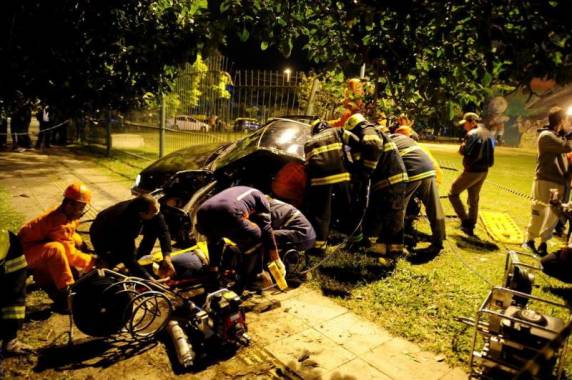 Jovem
morre em acidente na Avenida Ipiranga, em Porto Alegre - foto 3