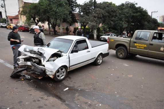 Acidente deixa dois feridos e envolve três veículos no centro de Ijuí - foto 2