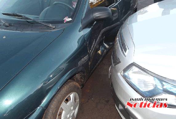 Veículos colidem no trevo da ERS 342 com a Av. Senador
Alberto Pasqualine - foto 2