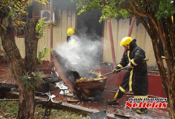 Aquecedor provoca incêndio em casa de idosa no centro de Três de Maio - foto 2