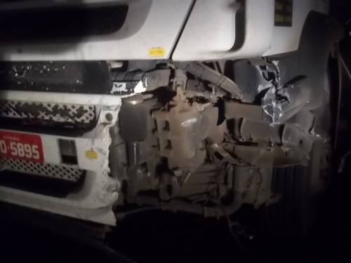 Acidente envolveu veículo de prefeitura e carreta no trevo de acesso a Humaitá - foto 2