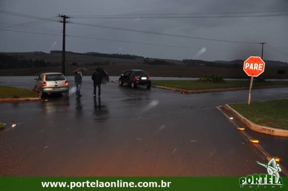 Colisão entre veículos no trevo da RSC-472 em Tenente Portela - foto 3