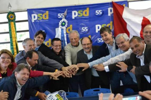 A chapa é completada pelo PSB, PPS, PT do B, PSDC, PSL e PHS