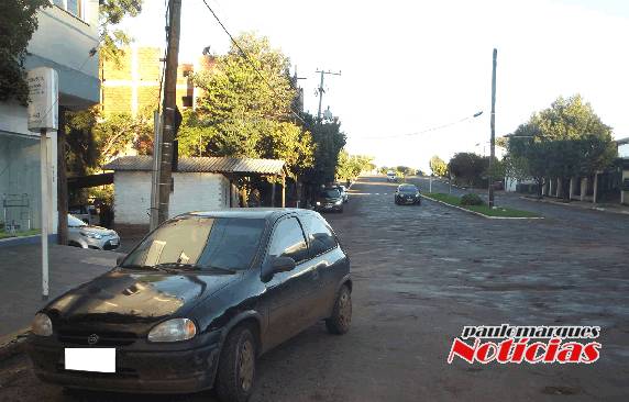 Jovem Fica ferida em acidente de trânsito na Av. Santa Rosa, no
centro de Três de Maio - foto 2