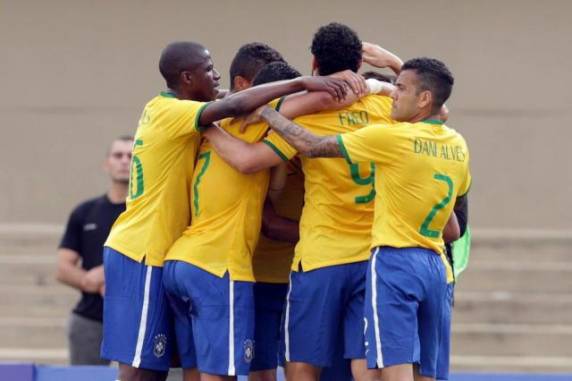 Time de Luiz Felipe Scolari teve dificuldades no primeiro tempo, mas deslanchou no segundo