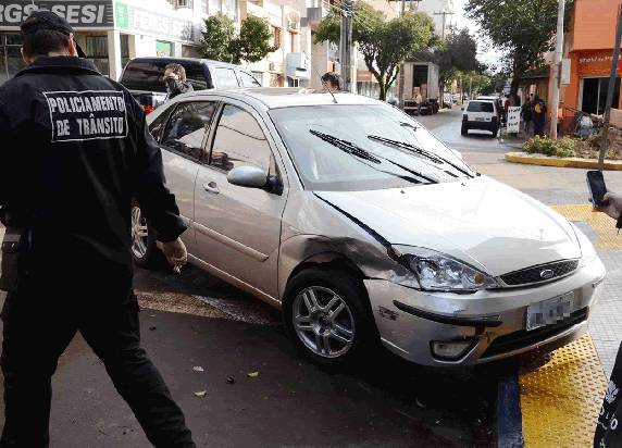 Acidente no centro da cidade resulta em danos materiais em Santo Ângelo - foto 2