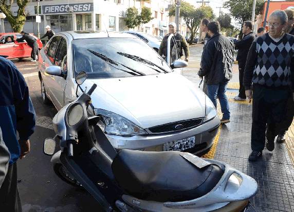 Acidente no centro da cidade resulta em danos materiais em Santo Ângelo - foto 3