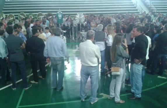 Começa velório do ex-jogador Fernandão na sede do Goiás - foto 3