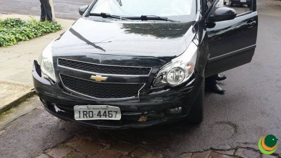 Invasão de
preferencial resulta em capotamento no centro de Passo Fundo - foto 2