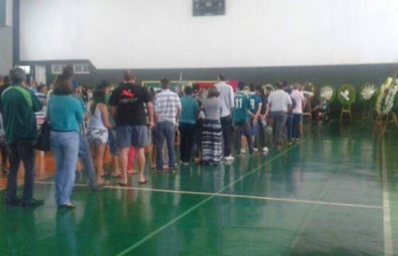 Dirigentes do Inter se emocionam no velório de Fernandão em Goiás - foto 3