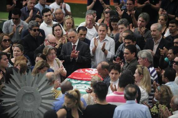 Corpo de Fernandão é sepultado em Goiás - foto 3