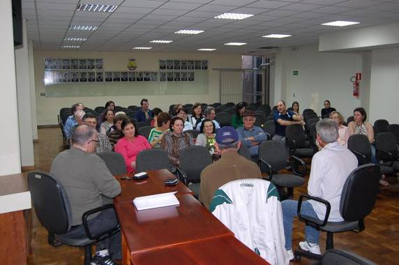 Pacientes da doença de Parkinson formam associação em Três de Maio - foto 3