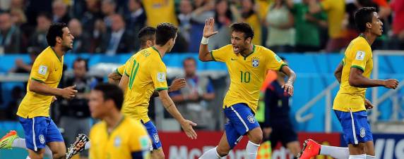 Criticado, Oscar
justifica confiança de Felipão e é decisivo - foto 3
