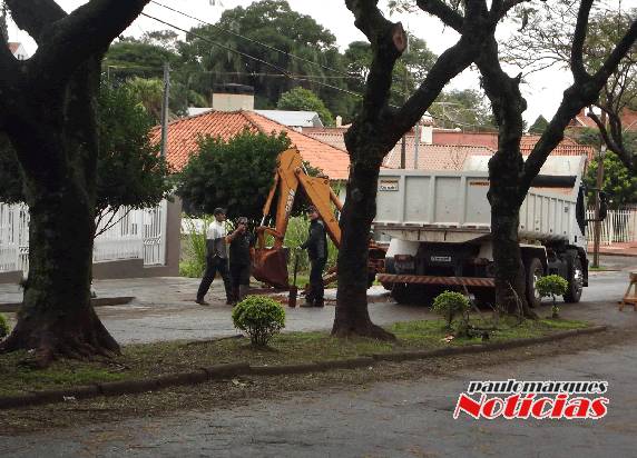 Vazamento na
rede de água da CORSAN na Av. Avaí, em Três de Maio - foto 3