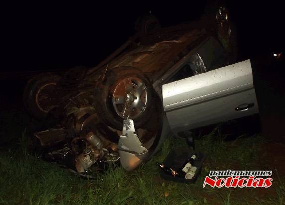 Homem fica
ferido depois de capotar caminhoneta na ERS 342 em Três de Maio - foto 3