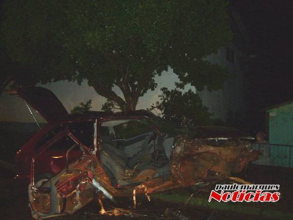 Dois jovens ficaram feridos em saída
de pista em Dr. Mauricio Cardoso - foto 3