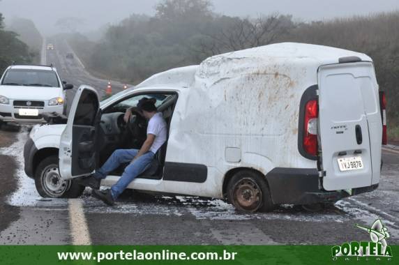 Caminhonete da
CooperFamiliar capota na ERS-330 em Tenente Portela - foto 2