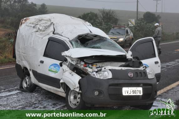 Caminhonete da
CooperFamiliar capota na ERS-330 em Tenente Portela - foto 3