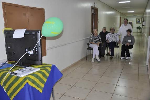 Pacientes e
colaboradores do HSVP assistem aos jogos da Seleção - foto 2