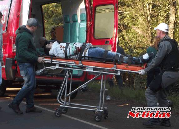 Grave acidente envolvendo um carro e duas motos
deixa um morto em Três de Maio - foto 2