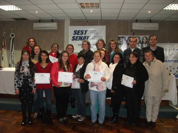 Secretaria de Desenvolvimento Social realiza formatura de três cursos profissionalizantes - foto 2