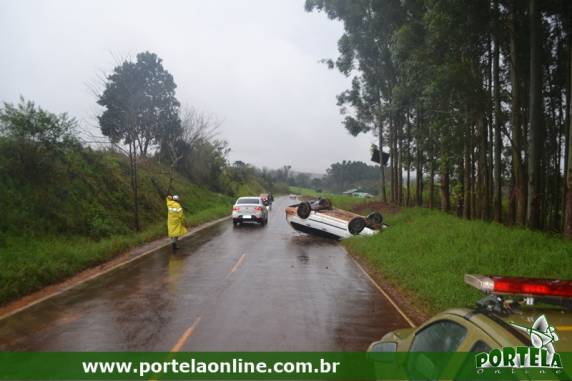 Veículo capota na ERS-330 em Tenente Portela - foto 3