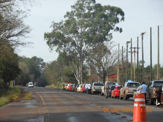 Polícia Rodoviária Estadual acompanha argentinos que entram no Brasil - foto 3