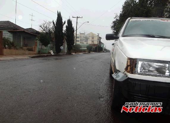 Motorista bate em automóvel estacionado e foge do local, no
centro de Três de Maio - foto 3