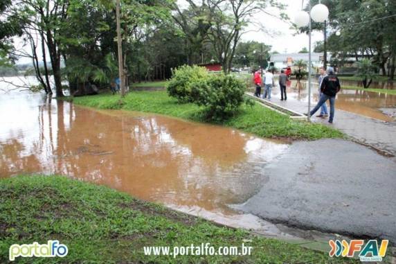 A água vai em direção ao centro da cidade