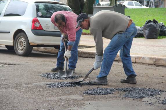 Secretaria de Obras realiza atividades emergenciais no município - foto 2
