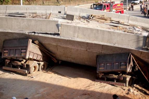 Desabamento de viaduto deixa dois mortos e 15 feridos em Minas Gerais - foto 2