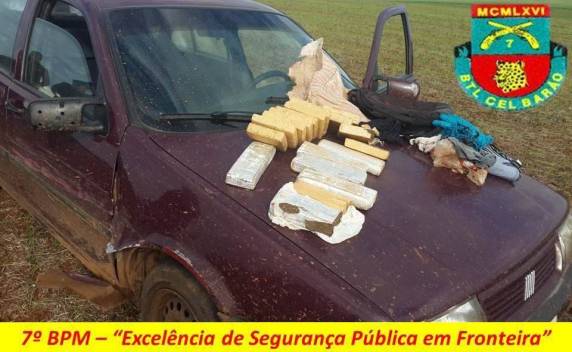 Policiais do 7º MPB prendem traficante com 18 

tabletes de maconha - foto 2