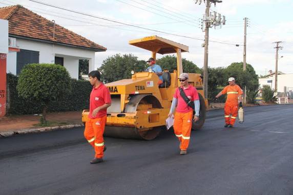 Segue a recuperação asfáltica em Três de Maio - foto 2