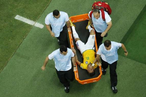 Neymar sofre lesão na coluna e está fora da Copa do Mundo - foto 2