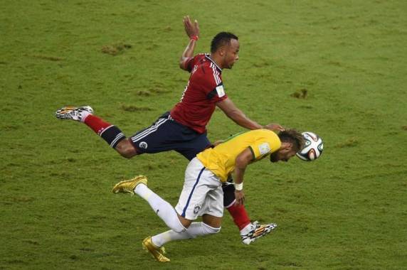 Neymar sofre lesão na coluna e está fora da Copa do Mundo - foto 3