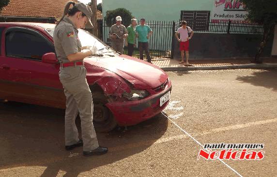 Veículos colidem e uma jovem fica ferida
no bairro Seminário em Três de Maio - foto 2
