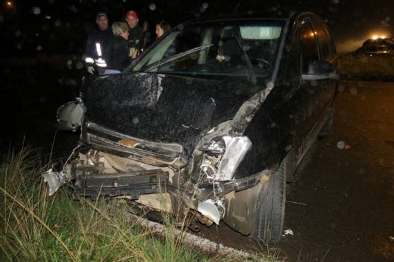 Acidente entre dois carros deixa
mulher morta e sete feridos na RSC-470 em Carlos Barbosa - foto 3
