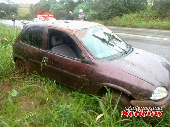 Dois ficaram feridos em capotamento de automóvel em Independência - foto 2