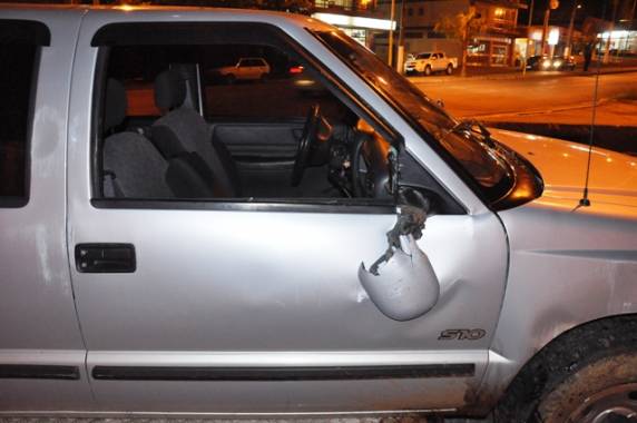 Condutora capota caminhonete no
Centro de Ijuí - foto 2
