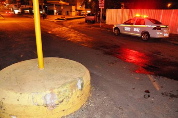 Condutora capota caminhonete no
Centro de Ijuí - foto 3